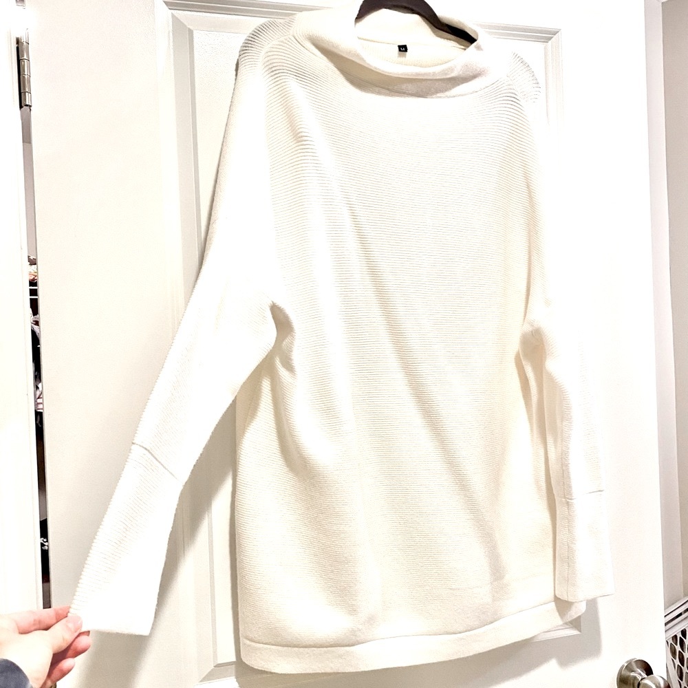 LIKE NEW- White Tunic Sweater